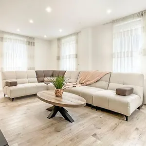 Homey Sakine- Proche Centre- Netflix- Wifi Cluses